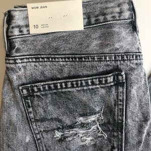 NWT AE Mom Jeans-Distressed-High Waist-Size 10
